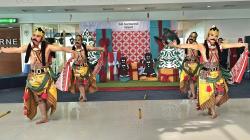 Tari Tradisional dan Modern Semarakkan Momen Natal di Bandara Adi Soemarmo