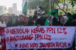 HMI Seluruh Jakarta Gelar Aksi Demonstrasi di Depan Patung Kuda Tolak Kenaikan PPN 12 Persen