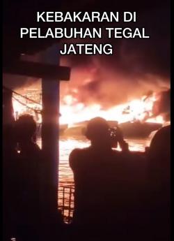 Kebakaran Hebat di Pelabuhan Tegal, Belasan Kapal Dilalap Api