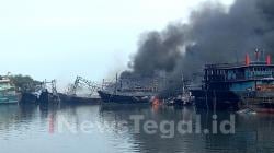 11 Kapal di Pelabuhan Kota Tegal Terbakar