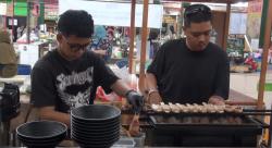 Sensasi Menyantap Tsukune Yakitori di Tengah Pasar Klojen