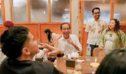 Jokowi Sekeluarga Kunjungi Kafe Kiky Saputri di Solo