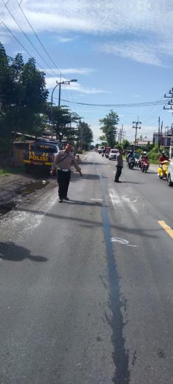 Kecelakaan Beruntun Dump Truck Tronton dengan Mobil Daihatsu Zebra di Gresik, Satu Orang Terluka