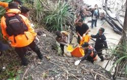 Evakuasi Dramatis Mayat Tanpa Identitas di Pantai Batu Berlobang Lingga