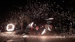 Meriah! Pesta Kembang Api dan Fire Dance Pukau Wisatawan di Tanjung Lesung Sambut Tahun Baru