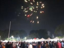 Malam Tahun Baru 2025, Ribuan Warga Padati Gedung Juang Tambun Bekasi