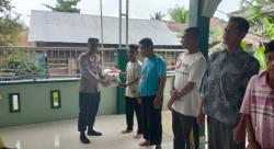 Sambang Ke Mesjid Kapolsek Medang Deras AKP Abdi Tansar Memberikan Bantuan Beras Kepada BKM Mesjid D