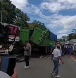 Tabrakan Beruntun 5 Kendaraan di Tol Cipularang, 2 Luka-luka