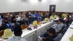 Warga Geruduk DPRD Mateng, Protes Jalan Rusak Akibat Proyek PT Brantas Abipraya