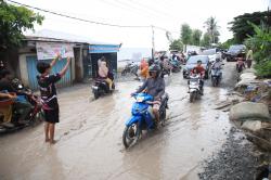 Pj Gubernur Sumsel Pastikan Jalan Rusak di Kawasan Gandus Palembang Diperbaiki Tahun Ini