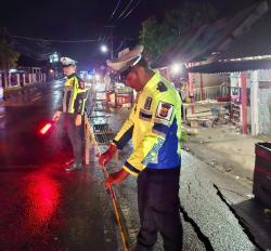 Respons Cepat Polantas Pidie Jaya : Pengamanan Maksimal Lokasi Pengerakan Tanah di Jalan Nasional