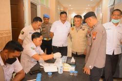 Cegah Penyalahgunaan Narkoba, Polres Gresik Lakukan Tes Urine Mendadak