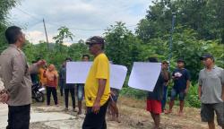 Puluhan Warga Ponorogo Geruduk dan Menutup Sebuah Padepokan di Dekat Hutan