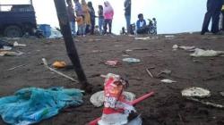 Pengunjung Wisata Pantai Karawang Melonjak Saat Libur Tahun Baru, Sisakan Tumpukan Sampah Berserakan