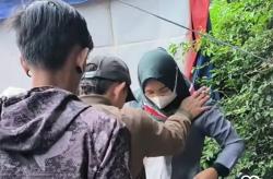 Viral, Wanita Cantik Ini Bingung Ditangkap Pedagang Pasar Minggu Kota Bandung karena Diduga Curi HP