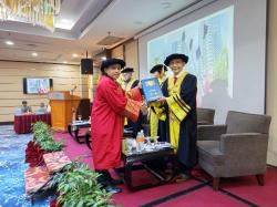 Kisah Dr. KH Moh. Mukhrojin Dikukuhkan Sebagai Profesor oleh ASEAN University International Malaysia