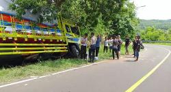 Truk Fuso Tabrak Tebing di Flores Timur, 3 Tewas, 6 Luka-Luka