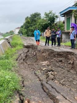 Tanggul Sungai Waridin di Kendal Ambles, Warga Was-was