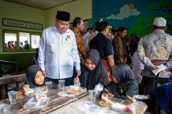 Anggota DPR RI Muazzim Akbar Pantau Langsung Program MBG Prabowo-Gibran di Lombok