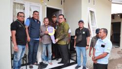 PJ Bupati Pidie Jaya Serahkan Kunci 135 Unit Rumah Bantuan Pemerintah Aceh dan APBK 2024