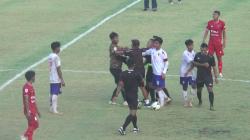 Pertandingan Sepak Bola Persipur Purwodadi Vs PPSM Magelang Berakhir Ricuh