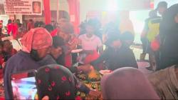 Hut PDI-Perjuangan ke-52 di Garut Potong Tumpeng Bersama Pejuang Keluarga