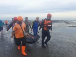 Geger !! Mayat Ditemukan di Pinggir Pantai Situbondo Dengan Kondisi Luka Bakar di Bagian Dada