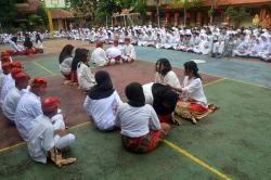 Nguri-uri Budaya Jawa, Siswa SMPN 27 Semarang Padukan Permainan Tradisional dan Tembang Macapat