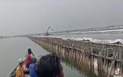 Heboh! Pagar Laut di Jembatan Cinta Tarumajaya Bekasi