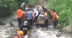 Hilang Misterius saat Mandi Hujan, Balita di Jombang Ditemukan Meninggal di Sungai Terhalang Batu