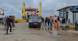 Jenazah Mantan Ketua DPRD Babel Tiba di Pelabuhan Tanjung Kalian Mentok