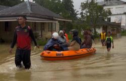 Banjir Kepung Daik Lingga, Hujan Deras dan Air Laut Pasang Jadi Pemicu