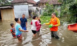 Banjir Terjang Tiga Kecamatan di Pasuruan, Aktivitas Warga Lumpuh Total