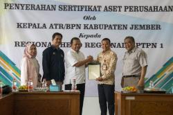 Perkuat Pengamanan Aset, PTPN I Regional 4 Terima 32 Sertifikat Aset Tanah dari BPN Jember