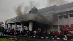 Puluhan Buruh Gelar Aksi di Bale Kota, Tuntut Usulan UMSK Kota Tasikmalaya yang Ditolak Pj Gubernur