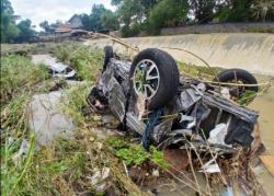 Banjir Bandang di Cirebon, 2 Mobil Terseret Arus Begini Penampakanya