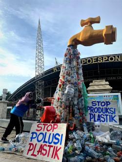 Kampanye Unik di CFD Gresik, Ecoton Ajak Warga Lawan Sampah Plastik