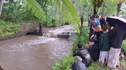 3 Anak Tenggelam di Sungai Cibanjaran Sukaratu Tasikmalaya, Satu Orang Meninggal Dunia