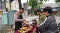 Polisi di Boyolali Bagikan 650 Porsi Makan Gratis kepada Warga