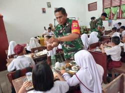 Kodam I/BB Berikan Makanan Bergizi untuk 250 Pelajar di Medan, Wujudkan Anak Sehat dan Cerdas