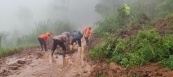 Petugas Gabungan Berhasil Evakuasi 17 Warga Korban Longsor di Petungkriyono, 8 Orang Dalam Pencarian