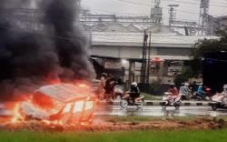 Mobil Masuk Saluran Irigasi dan Terbakar, Warga Pengkok Sragen Alami Luka Bakar