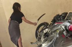 Viral, Wanita di Mateng Aniaya Pacar dengan Sajam, Rusak Motor dan Rumah Korban