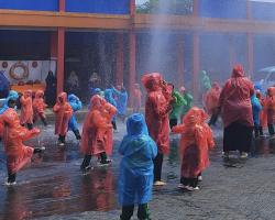 Seru, TK Aisyiyah Kenalkan Cara Penanganan Kebakaran di Kantor Damkar Krian Sidoarjo