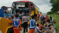 Diduga Sopir Alami Microsleep, Bus Rombongan Peziarah Tabrak Truk Boks di Tol Ngawi