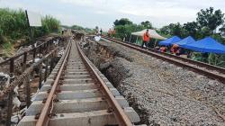 KAI Upayakan Penanganan Gogosan Rel Kereta yang Terendam Banjir di Grobogan