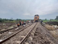 Update! 29 Perjalanan KA Dialihkan, 9 Dibatalkan akibat Jalur Terdampak Banjir Grobogan