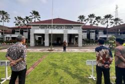 Bersiap Sambut Wali Kota Baru, Pegawai Pemkot Cilegon Bersih-Bersih Ruang Kantor