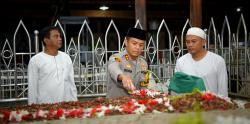 Napak Tilas Perjuangan Islam, Kapolres Gresik Ziarahi Makam Para Wali