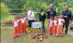 Harlah Sekar Ke-20, DPD Sekar KPH Gundih Berikan Edukasi Tanam Buah Kepada Tk Tunas Rimba